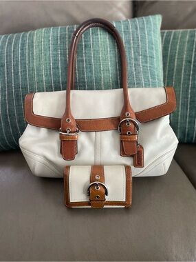 Coach White Leather Shoulder Bag with Brown Trim and Wallet Set